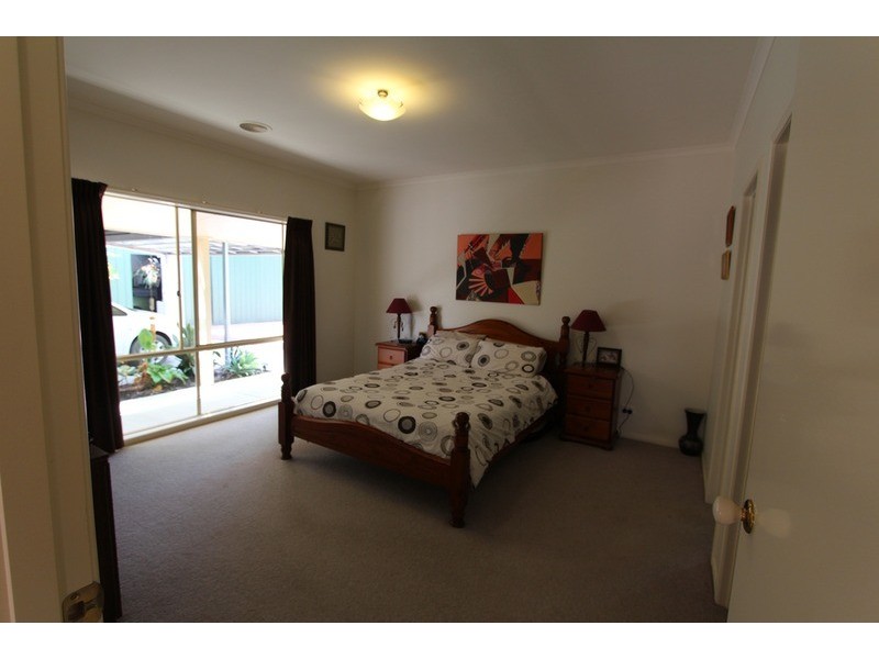 33 Watson Street, White Hills VIC 3550