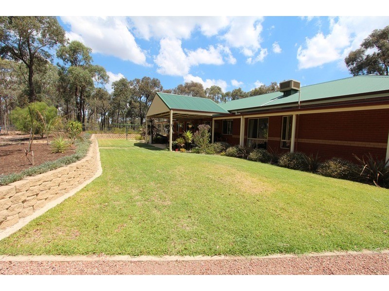 33 Watson Street, White Hills VIC 3550