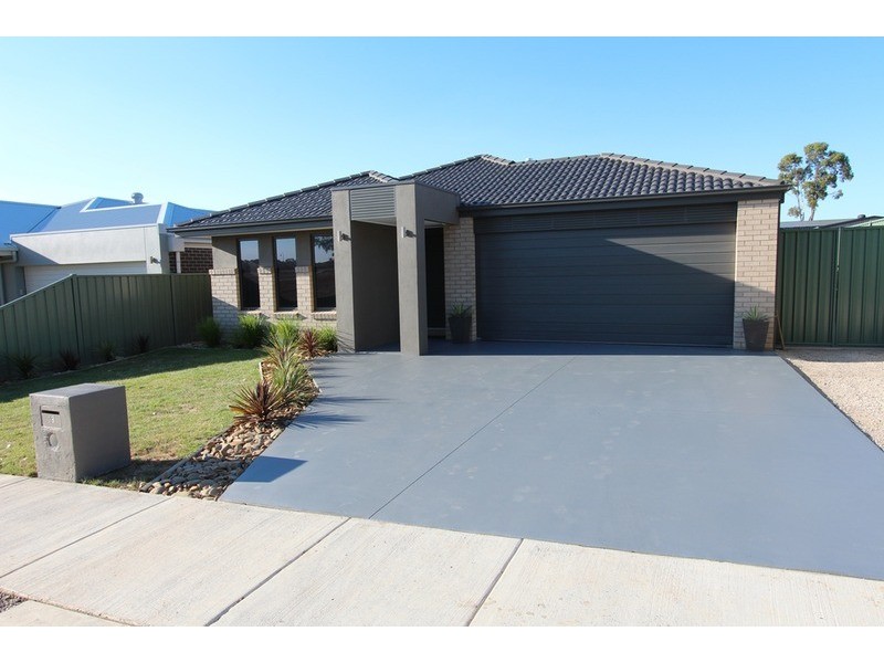 48 Janelle Drive, Maiden Gully VIC 3551