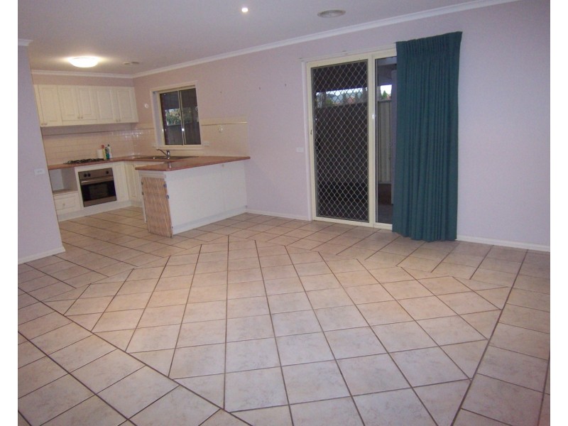 8 Allpress Drive, Golden Square VIC 3555