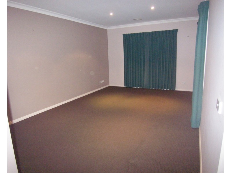 8 Allpress Drive, Golden Square VIC 3555