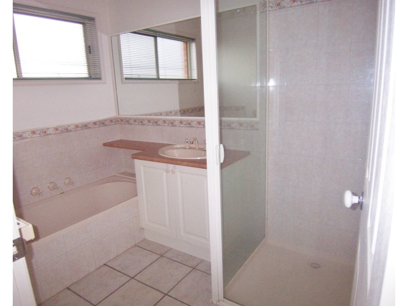 8 Allpress Drive, Golden Square VIC 3555