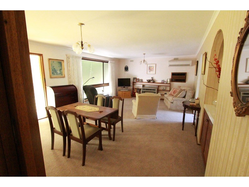 2/21 Steane Street, Kennington VIC 3550