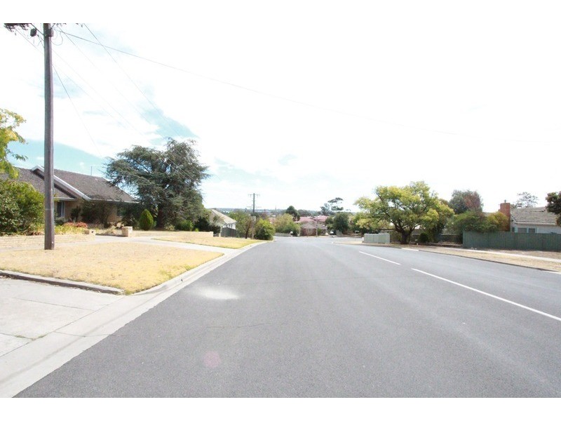 2/21 Steane Street, Kennington VIC 3550