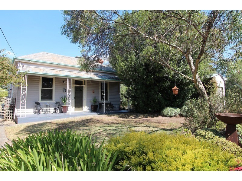 11 Eadie Street, Quarry Hill VIC 3550