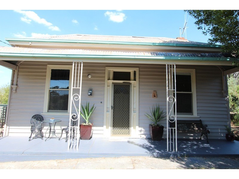 11 Eadie Street, Quarry Hill VIC 3550