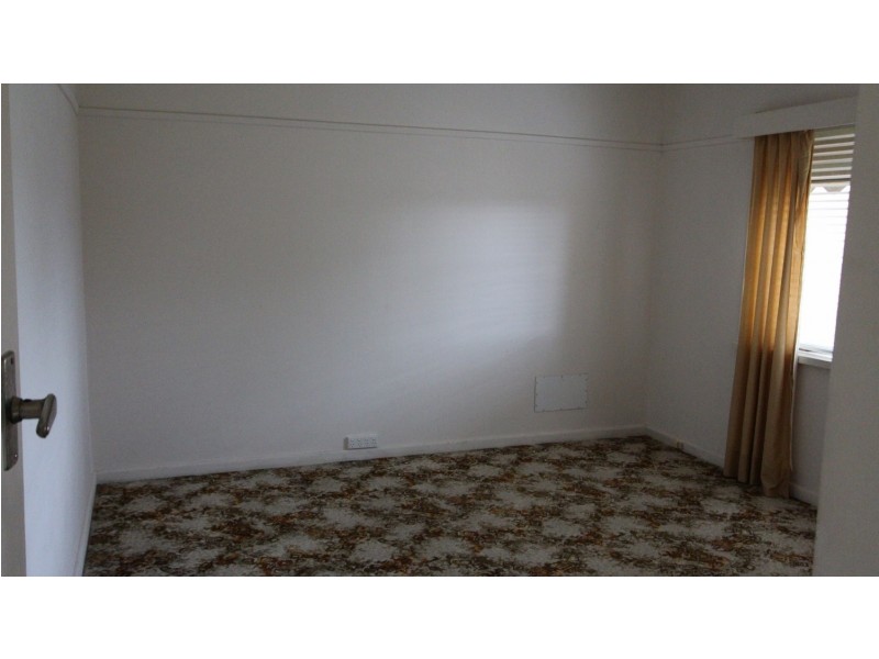 11 Leonard Avenue, Flora Hill VIC 3550