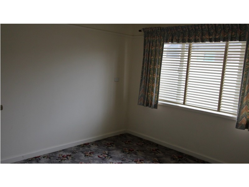 11 Leonard Avenue, Flora Hill VIC 3550