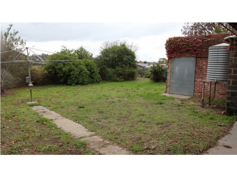 11 Leonard Avenue, Flora Hill VIC 3550