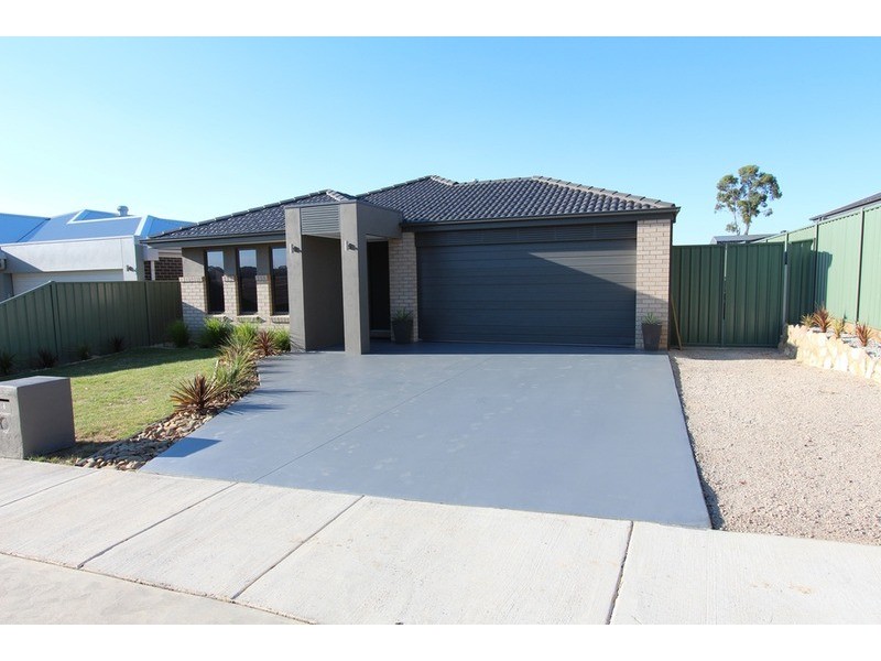 48 Janelle Drive, Maiden Gully VIC 3551