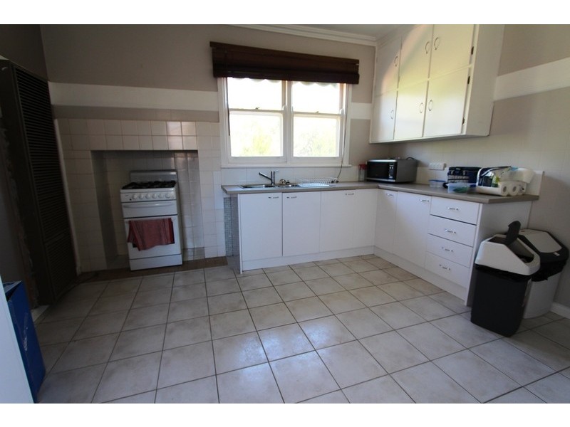 2 Friswell Avenue, Flora Hill VIC 3550