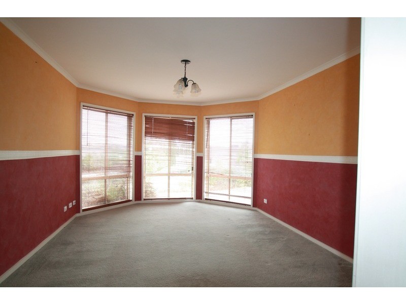 5 Liepoldt Rise, Golden Square VIC 3555