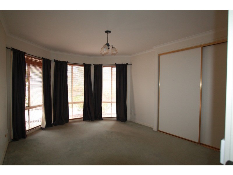 5 Liepoldt Rise, Golden Square VIC 3555