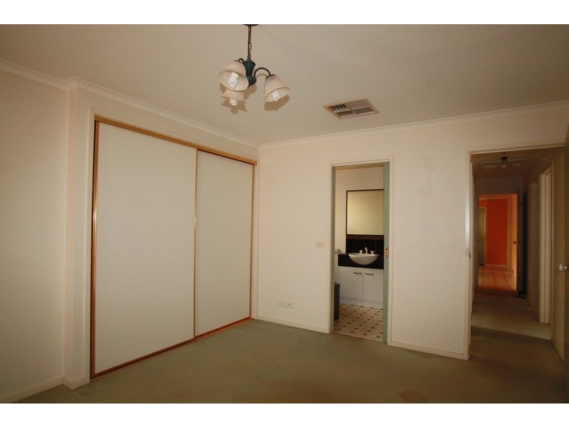 5 Liepoldt Rise, Golden Square VIC 3555