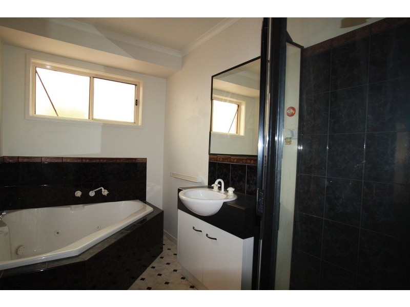 5 Liepoldt Rise, Golden Square VIC 3555