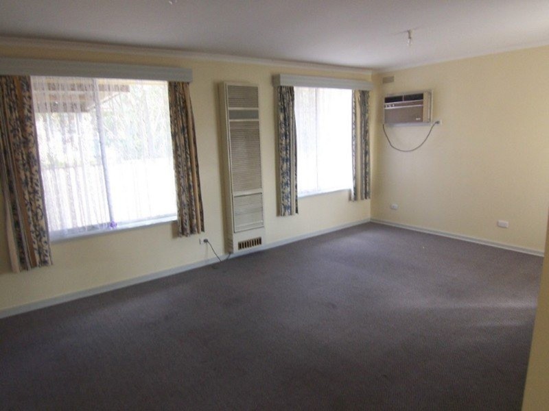 2/11 Cogo Court, Golden Square VIC 3555