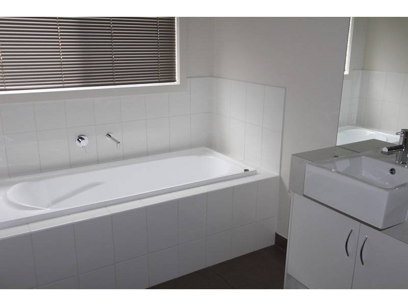 18 May Street, Kangaroo Flat VIC 3555