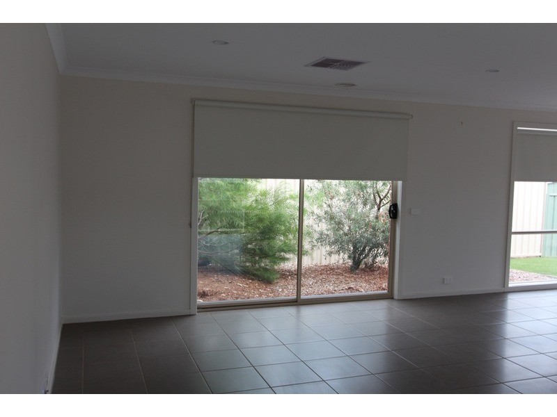 18 May Street, Kangaroo Flat VIC 3555