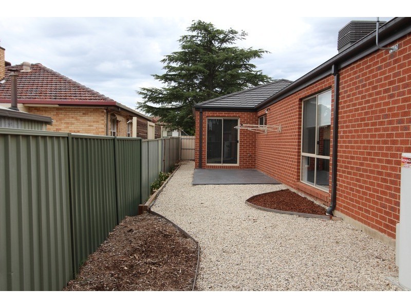 18 May Street, Kangaroo Flat VIC 3555