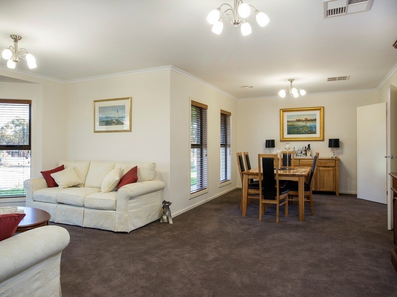 34 Janelle Drive, Maiden Gully VIC 3551