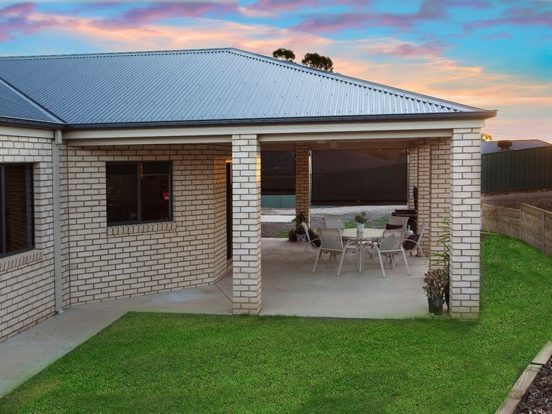 34 Janelle Drive, Maiden Gully VIC 3551