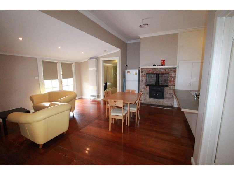 206 Neale Street, Flora Hill VIC 3550