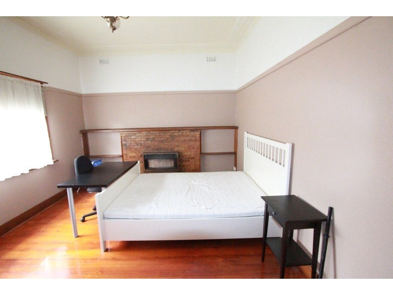 206 Neale Street, Flora Hill VIC 3550