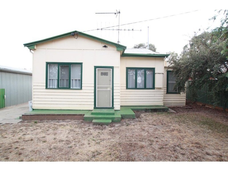 25 Short Street, Kangaroo Flat VIC 3555