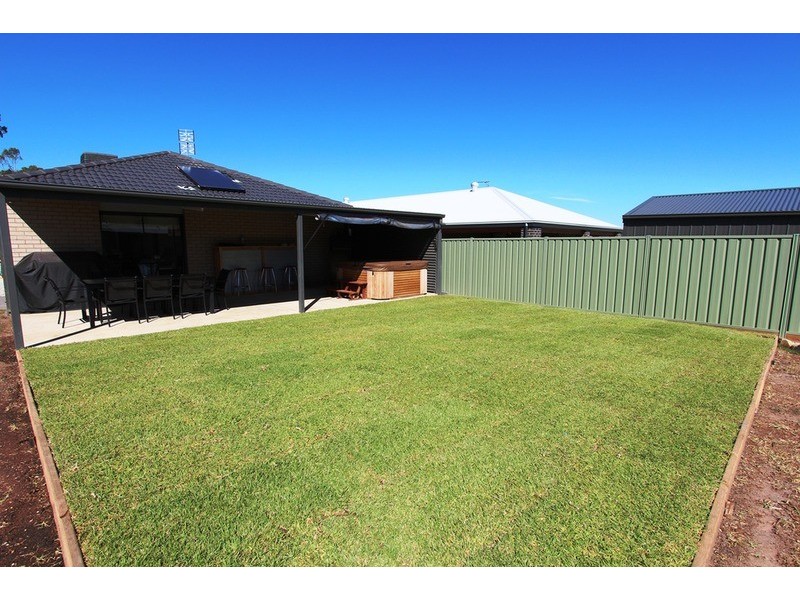 48 Janelle Drive, Maiden Gully VIC 3551