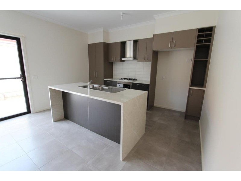 2/67-71 Osborne Street, Flora Hill VIC 3550