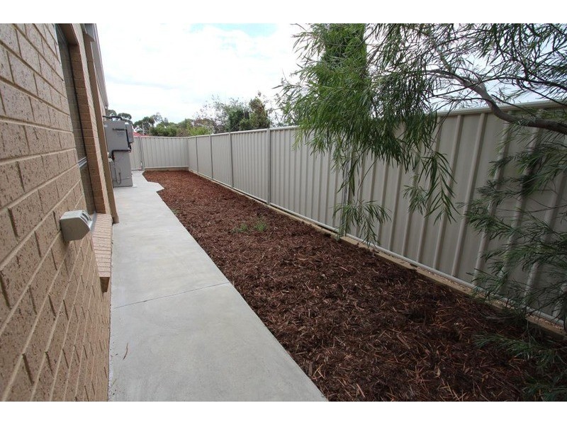 2/67-71 Osborne Street, Flora Hill VIC 3550