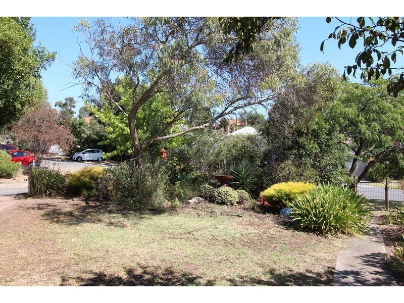 11 Eadie Street, Quarry Hill VIC 3550