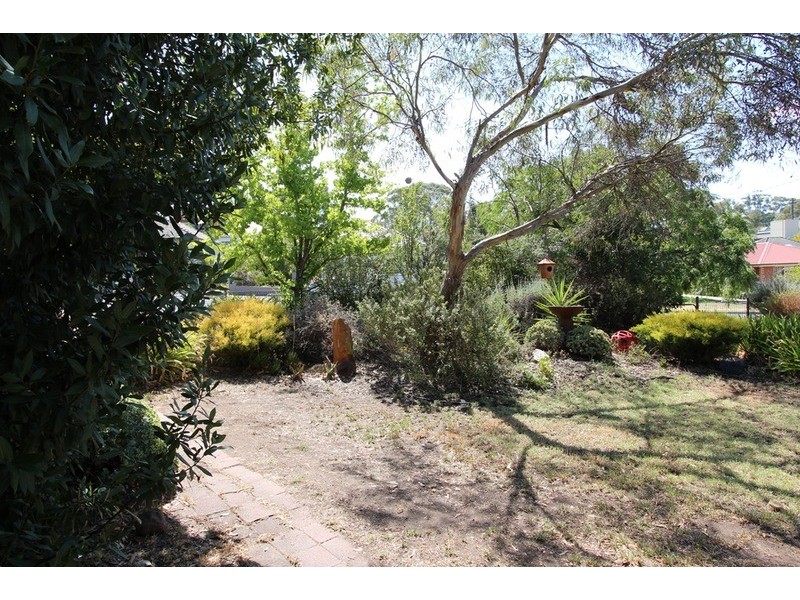 11 Eadie Street, Quarry Hill VIC 3550