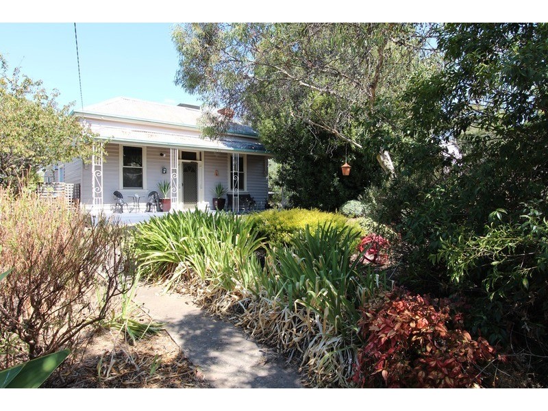 11 Eadie Street, Quarry Hill VIC 3550