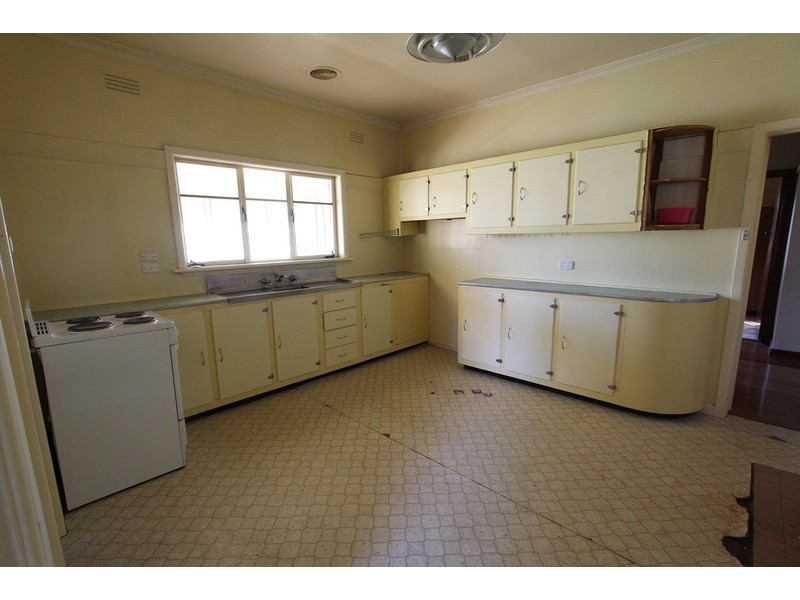 39 Neil Street, Kangaroo Flat VIC 3555