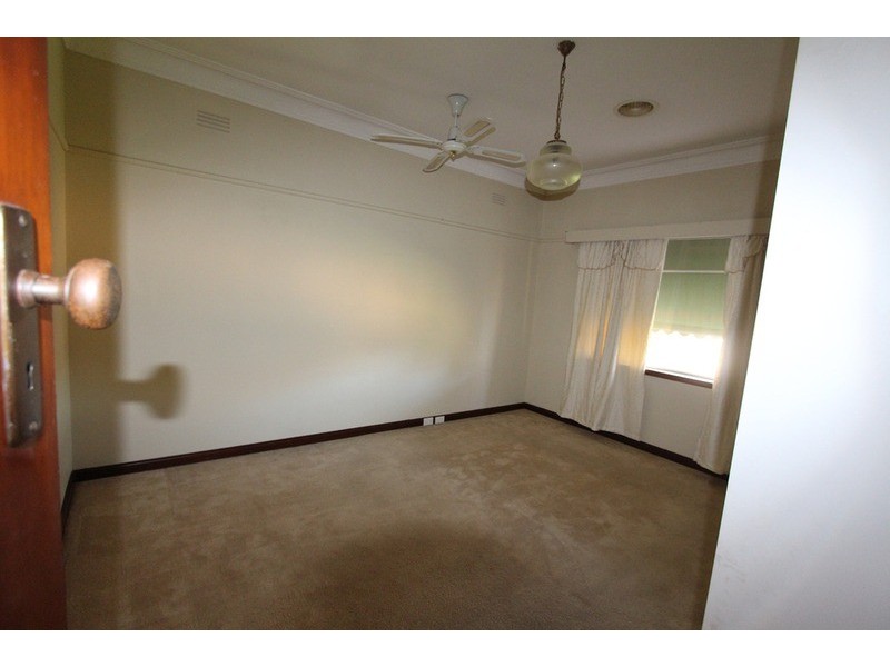 39 Neil Street, Kangaroo Flat VIC 3555