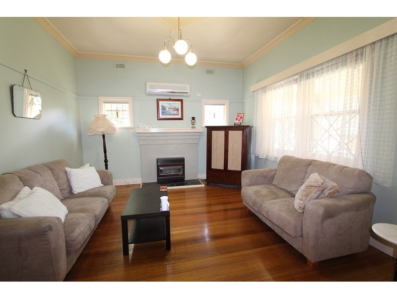 2 Dungey Avenue, Flora Hill VIC 3550
