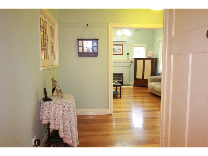 2 Dungey Avenue, Flora Hill VIC 3550