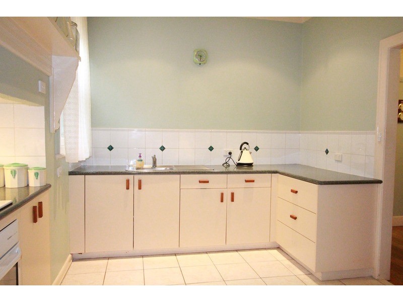 2 Dungey Avenue, Flora Hill VIC 3550