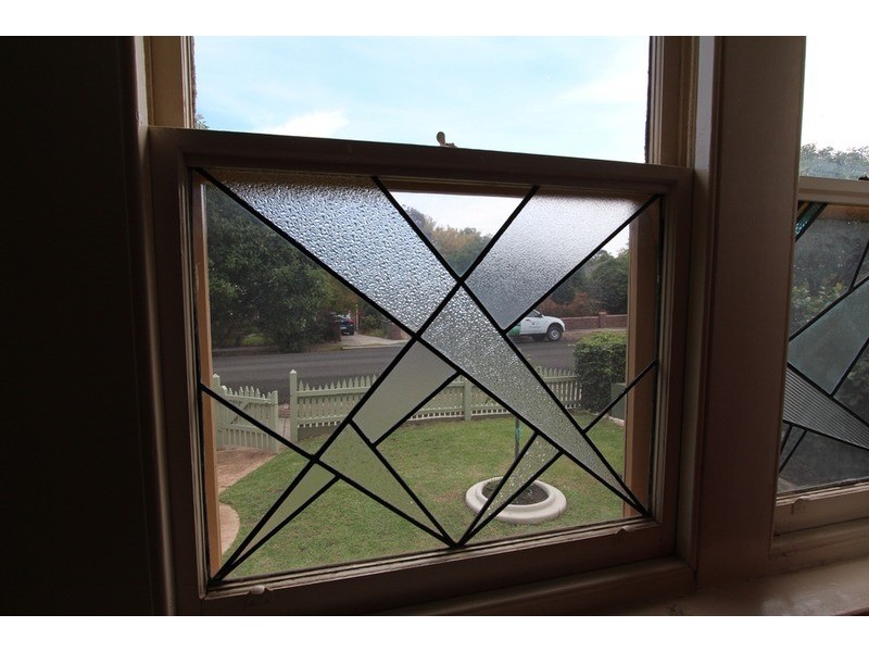 2 Dungey Avenue, Flora Hill VIC 3550