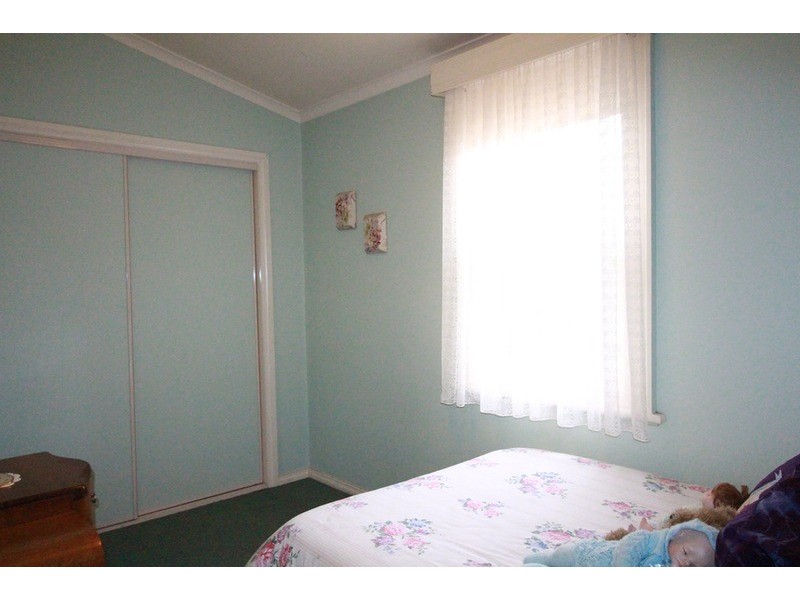 2 Dungey Avenue, Flora Hill VIC 3550