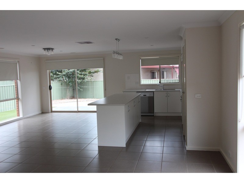 18 May Street, Kangaroo Flat VIC 3555