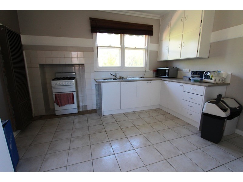 2 Friswell Avenue, Flora Hill VIC 3550