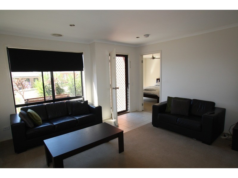 14 Falcon Drive, California Gully VIC 3556