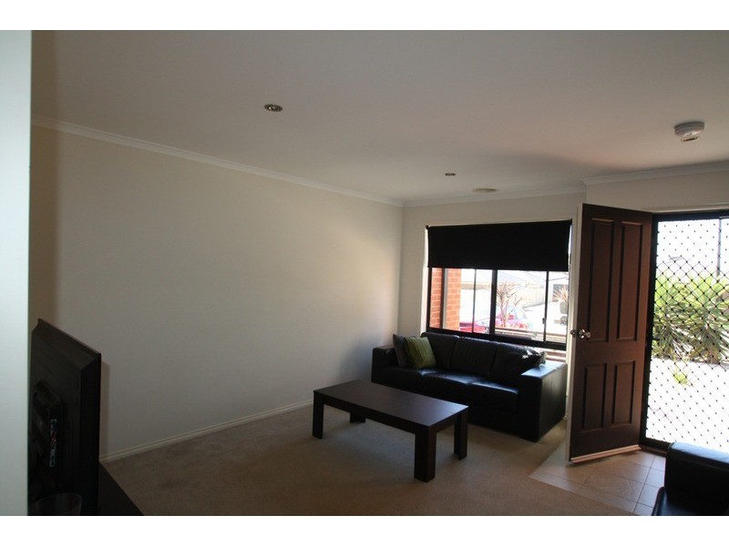 14 Falcon Drive, California Gully VIC 3556