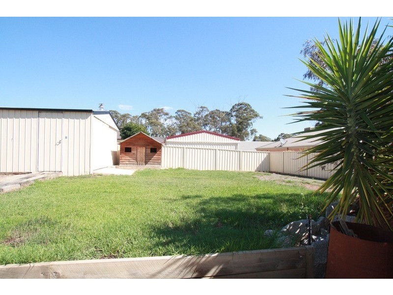14 Falcon Drive, California Gully VIC 3556