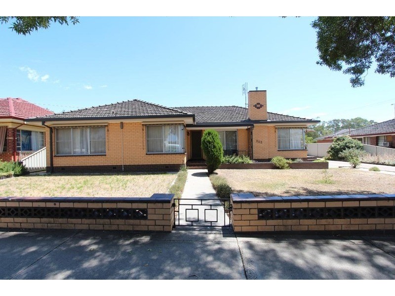 222 High Street, Kangaroo Flat VIC 3555