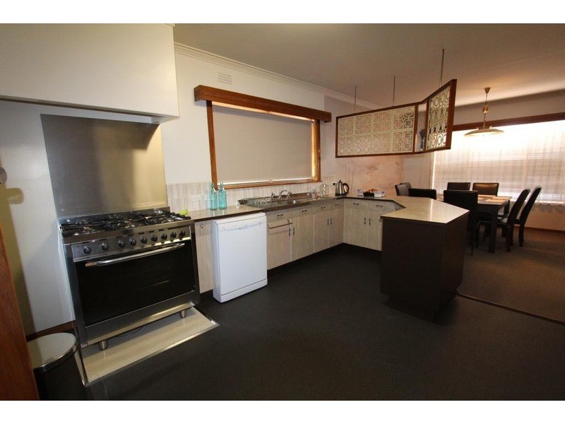 222 High Street, Kangaroo Flat VIC 3555