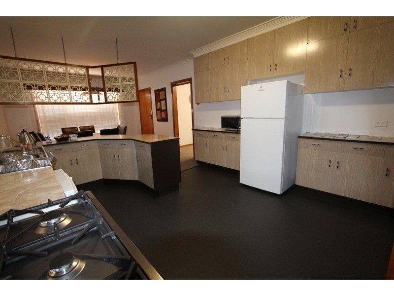 222 High Street, Kangaroo Flat VIC 3555