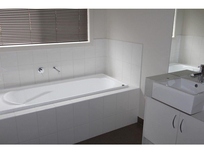 18 May Street, Kangaroo Flat VIC 3555